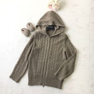 フォクシー(FOXEY)の美品　近年　定価17万　FOXEY フォクシー  カシミヤ   ニット　パーカー(パーカー)