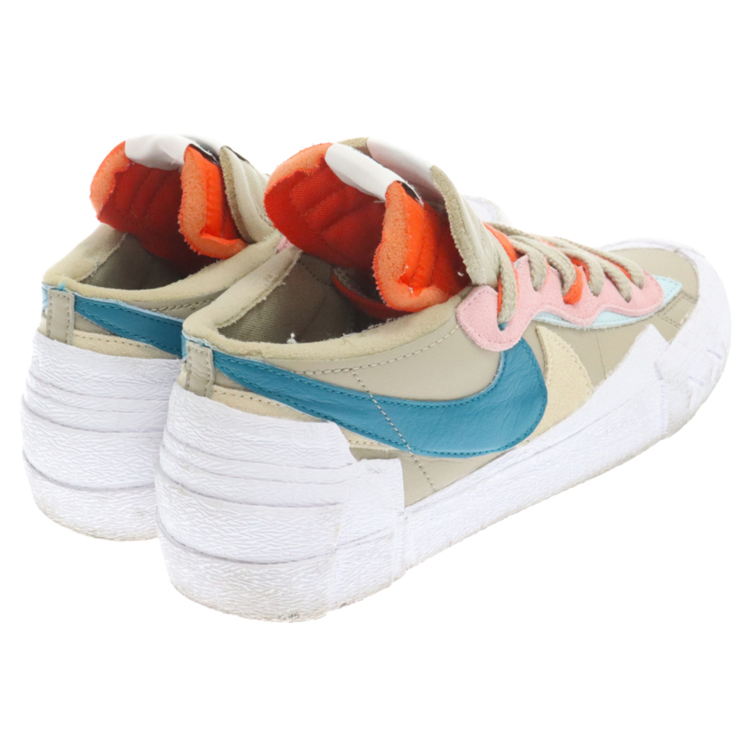 NIKE(ナイキ)のNIKE ナイキ ×SACAI×KAWS BLAZER LOW DM7901-200 サカイ カウズ ブレーザー ローカットスニーカー ベージュ US8.5/26.5cm メンズの靴/シューズ(スニーカー)の商品写真