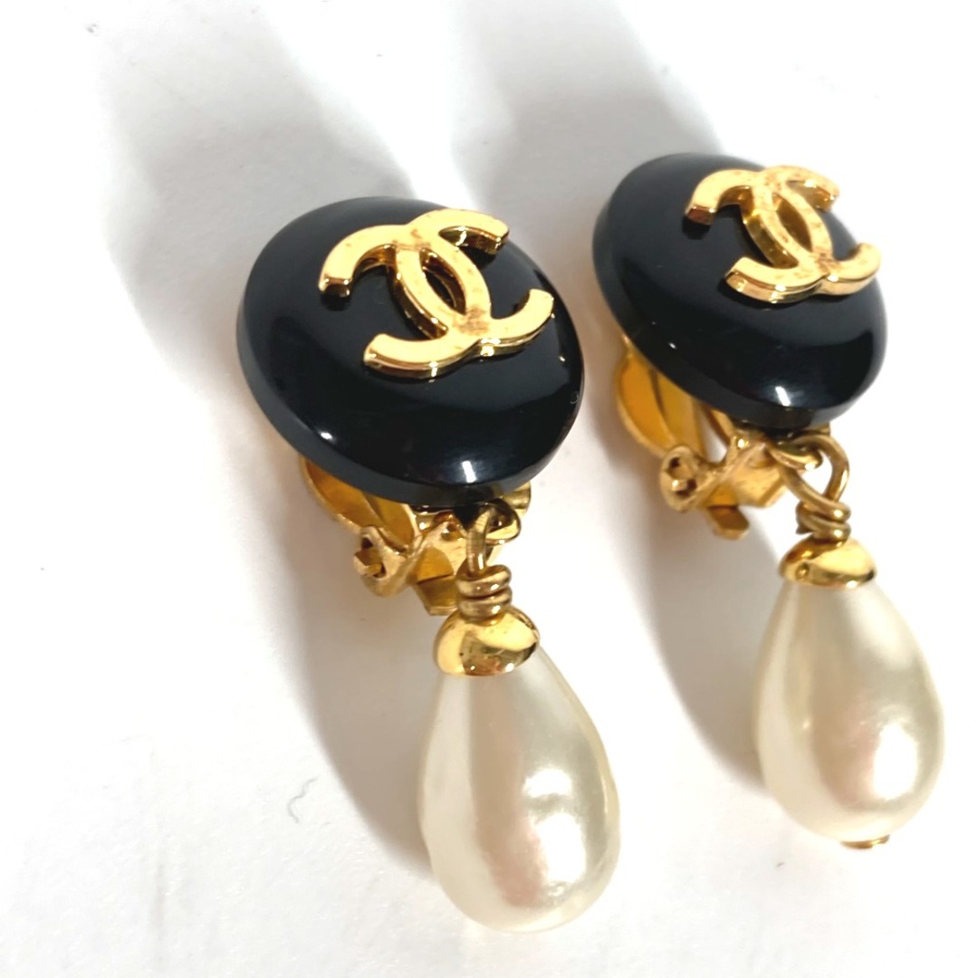 CHANEL(シャネル)のシャネル CHANEL フェイクパール CC ココマーク アクセサリー スイング アクセサリー イヤリング GP ブラック×ホワイト レディースのアクセサリー(イヤリング)の商品写真