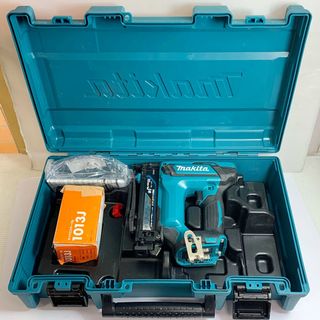 マキタ(Makita)の♭♭MAKITA マキタ 充電式タッカ　本体とケースのみ ST121DZK ブルー(その他)