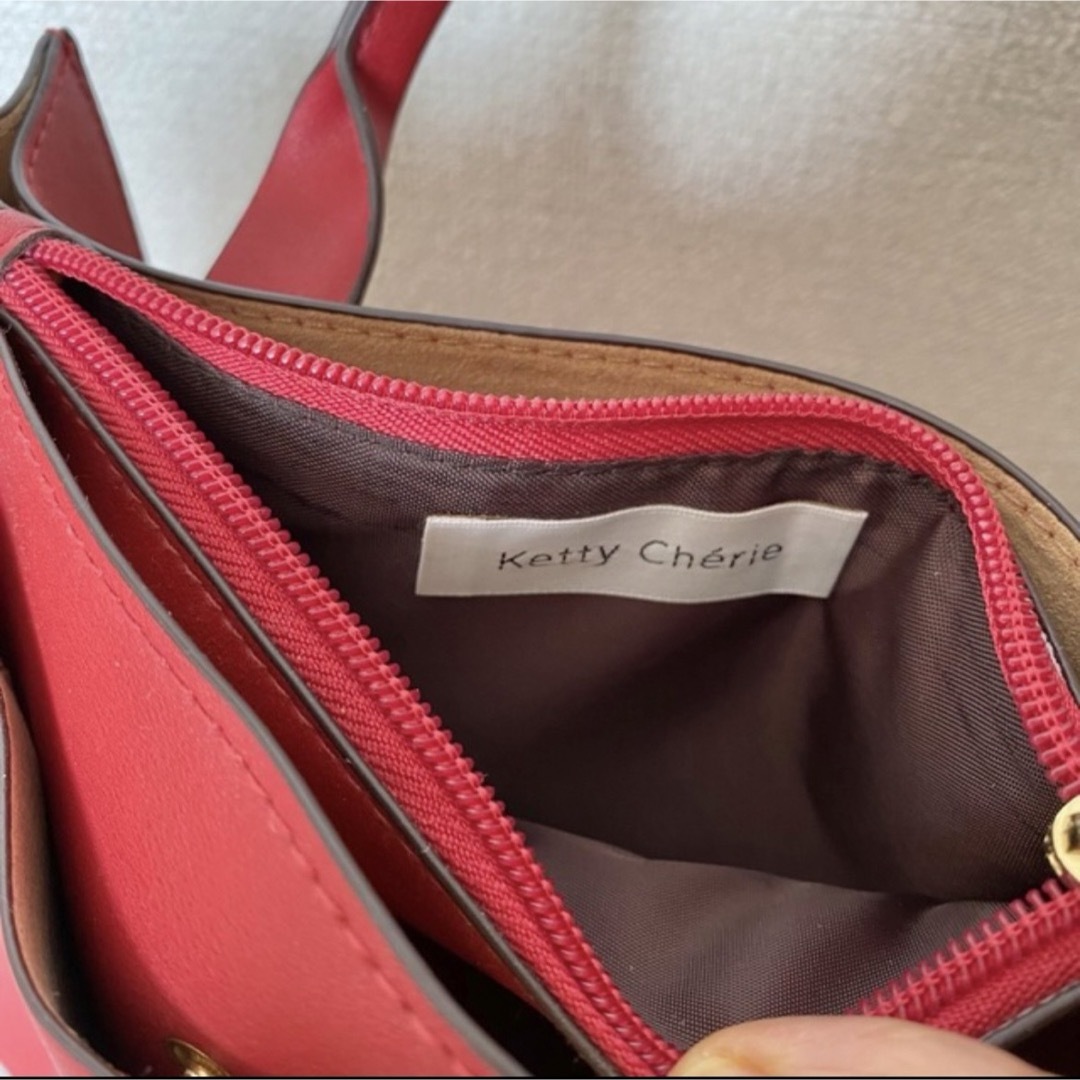 ketty cherie(ケティシェリー)のKetty Cherie ケティ シェリー　ポンポン付　ショルダー　ハンドバッグ レディースのバッグ(ショルダーバッグ)の商品写真
