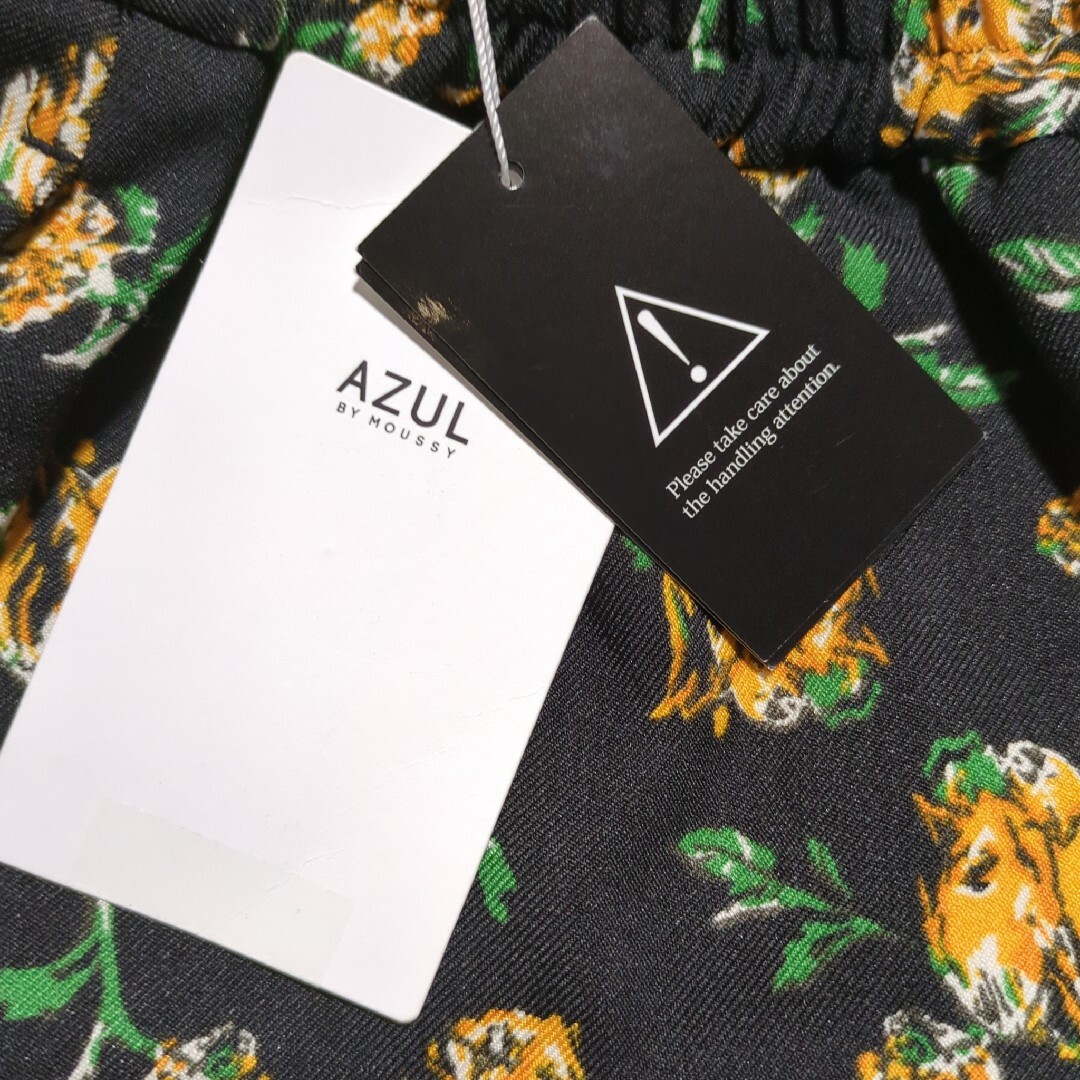 AZUL by moussy(アズールバイマウジー)の新品　タグ付き　AZUL BY MOUSSY　ロングスカート　黒✕花柄　М レディースのスカート(ロングスカート)の商品写真