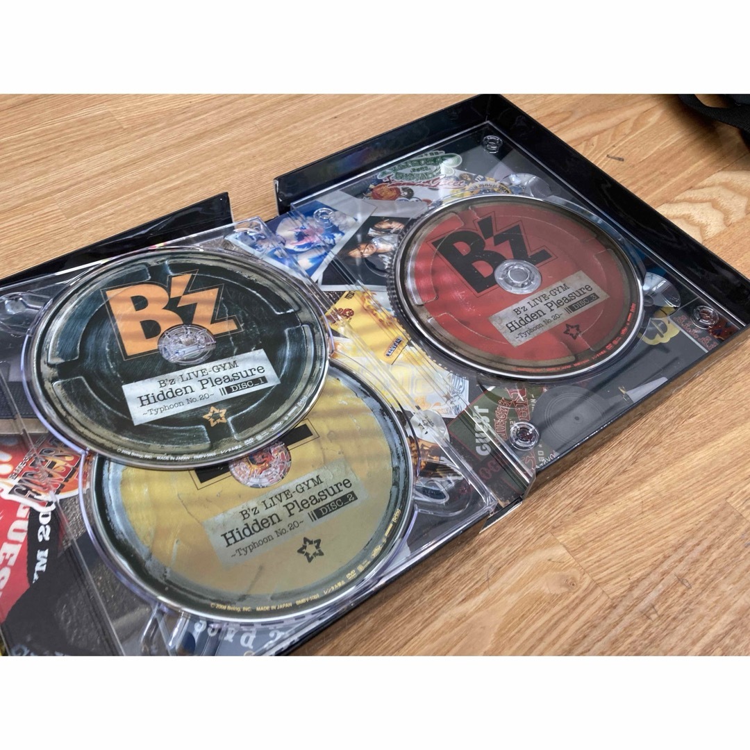 B'z(ビーズ)のB'z LIVE DVD 3枚組 エンタメ/ホビーのDVD/ブルーレイ(ミュージック)の商品写真