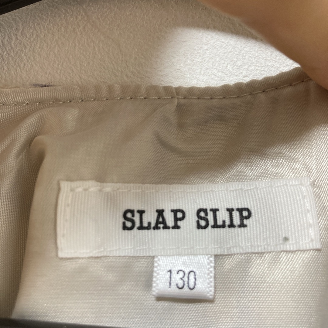 SLAP SLIP(スラップスリップ)のSLAP SLIPワンピース130cmベージュ キッズ/ベビー/マタニティのキッズ服女の子用(90cm~)(ワンピース)の商品写真