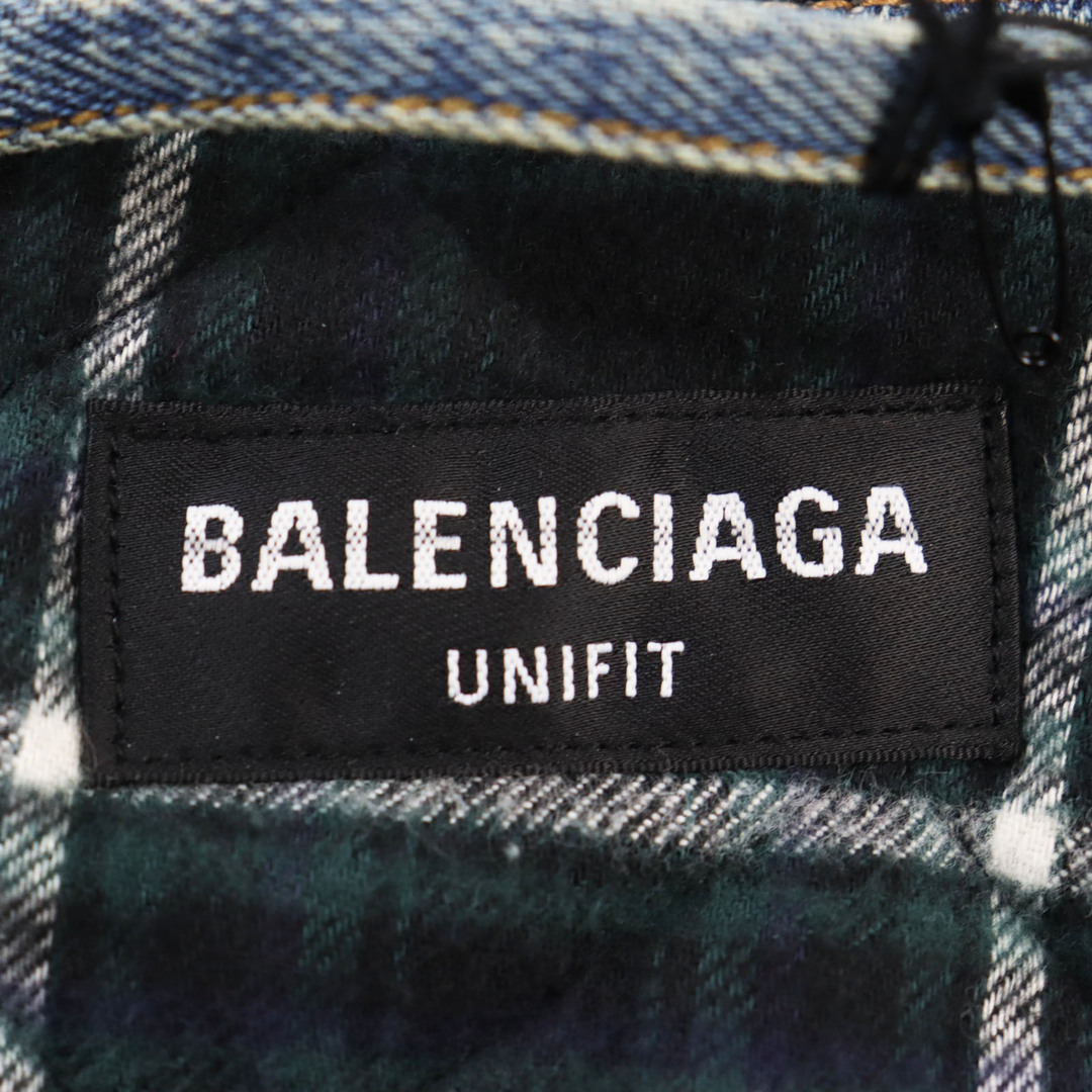 Balenciaga(バレンシアガ)の【ドンドン見直し】未使用品○BALENCIAGA バレンシアガ 2021年製 662747 TDW14  コットン100% ライニングチェック USED加工 中綿入り アシンメトリーパデットデニムジャケット インディゴブルー S 日本製 正規品 メンズ メンズのジャケット/アウター(Gジャン/デニムジャケット)の商品写真