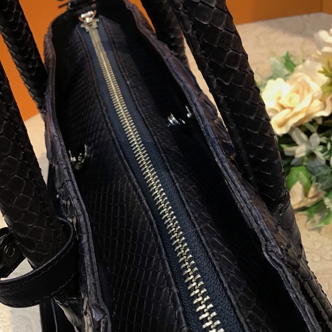 IBIZA(イビザ)の美品！　IBIZA  イビザ　パイソン　へび革　２WAY バッグ　ネイビー レディースのバッグ(ショルダーバッグ)の商品写真