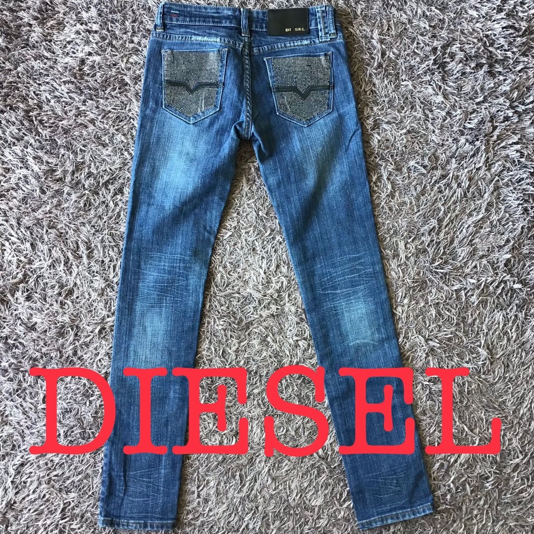 DIESEL(ディーゼル)のDIESEL　デニムパンツ　ローライズ ジーンズ 26 レア ストーン付 レディースのパンツ(デニム/ジーンズ)の商品写真