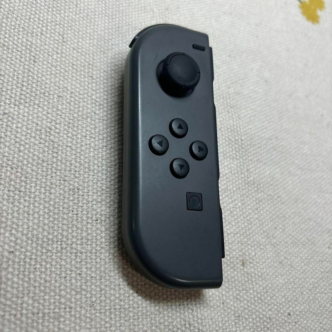 【比較的美品】JOY-CON (L) グレージョイコン左 エンタメ/ホビーのゲームソフト/ゲーム機本体(家庭用ゲーム機本体)の商品写真