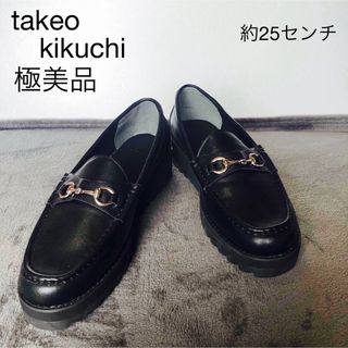 タケオキクチ(TAKEO KIKUCHI)の極美品タケオキクチ本革、厚紙コインローファー　レザー　ブラック(ドレス/ビジネス)