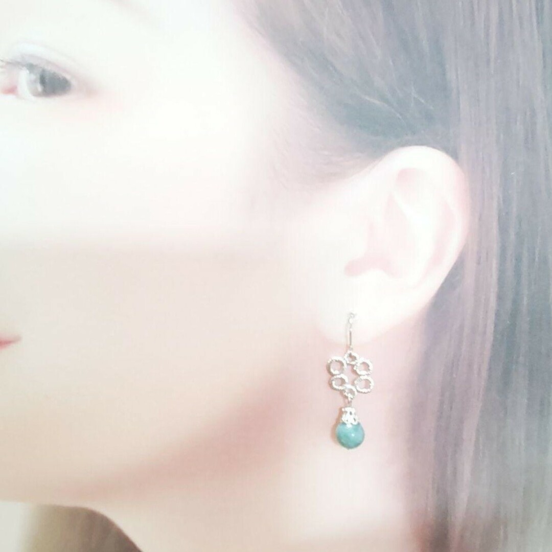 天然石＊翡翠&お花＊ピアス＊アレルギー対応＊サージカルステンレス＊パワーストーン ハンドメイドのアクセサリー(ピアス)の商品写真