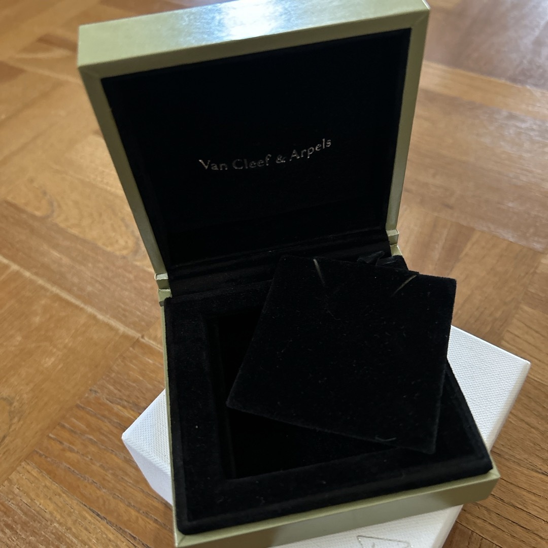 Van Cleef & Arpels(ヴァンクリーフアンドアーペル)のバンクリ　ケースのみ レディースのアクセサリー(その他)の商品写真