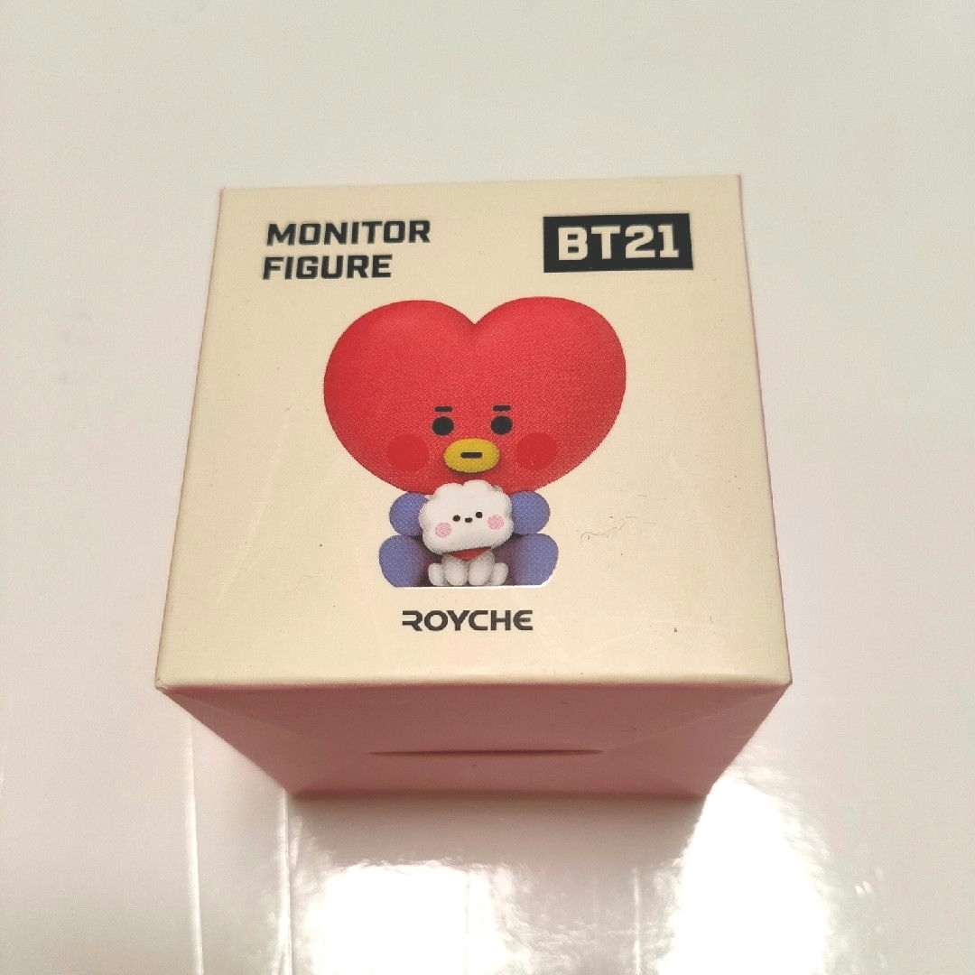 BT21(ビーティーイシビル)のBT21　モニターフィギュア  & ガラスの小物入れ　TATA エンタメ/ホビーのおもちゃ/ぬいぐるみ(キャラクターグッズ)の商品写真