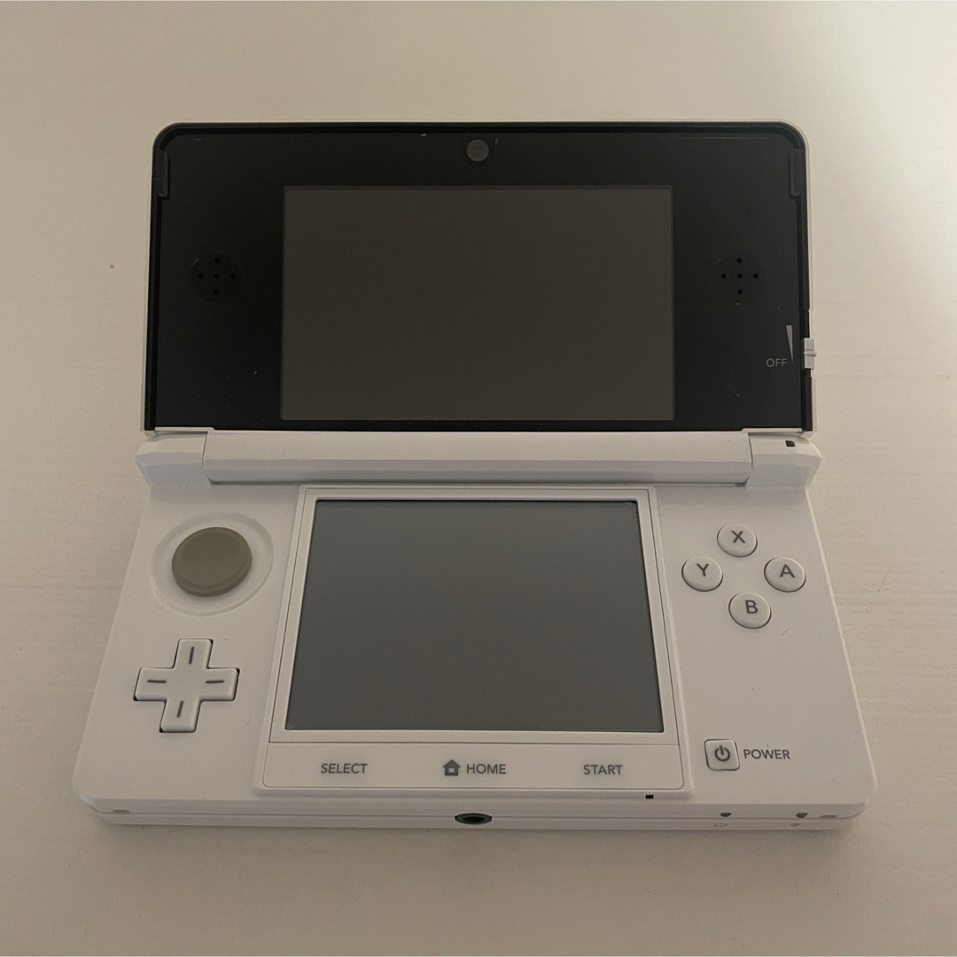 任天堂(ニンテンドウ)の任天堂 3DS Nintendo 3DS ホワイト エンタメ/ホビーのゲームソフト/ゲーム機本体(携帯用ゲーム機本体)の商品写真