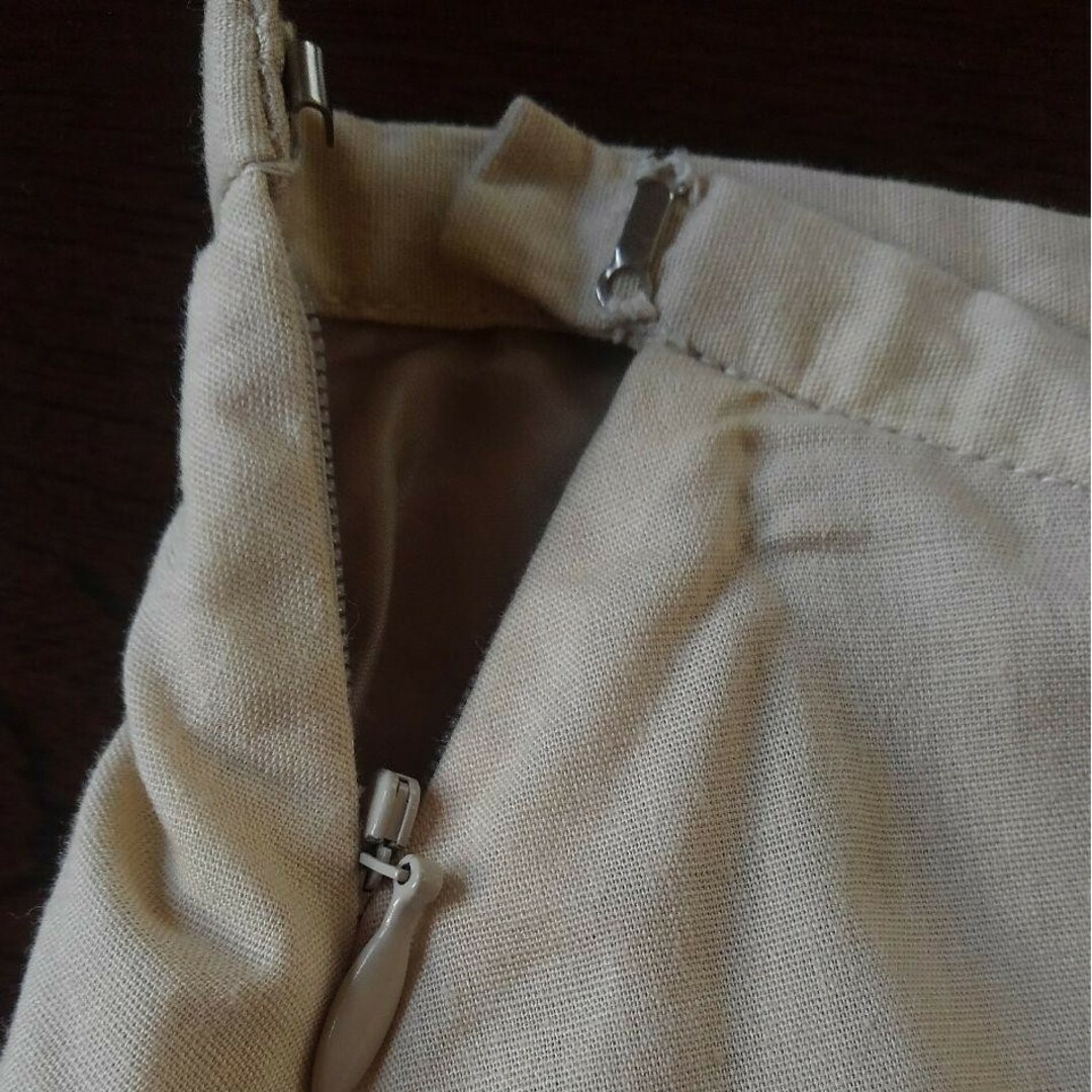 Mimi(ミミ)のmimi スカート　ベージュ　薄茶　無地　赤ライン　ひざ丈　M　L　ミミ レディースのスカート(ひざ丈スカート)の商品写真