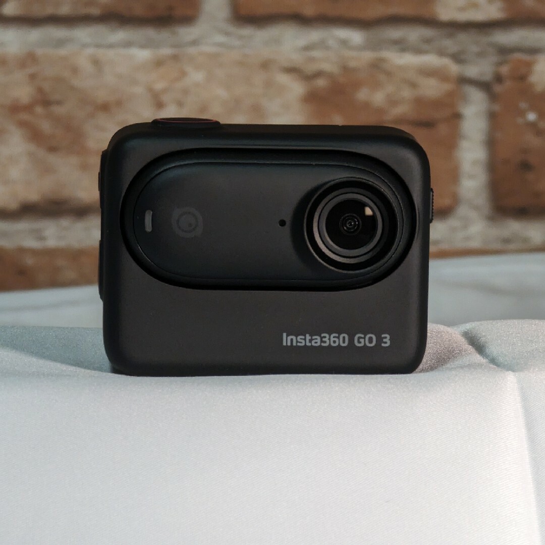 insta360(インスタスリーシックスティ)のInsta360 GO 3 128GB ミッドナイトブラック CINSABKA… スマホ/家電/カメラのカメラ(ビデオカメラ)の商品写真