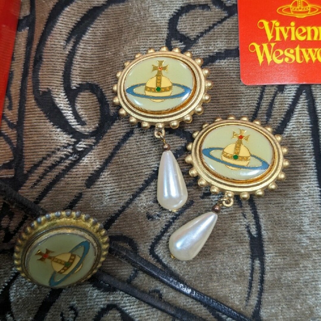 Vivienne Westwood(ヴィヴィアンウエストウッド)のヴィヴィアンのセット　エナメルオーブ　ミルククラウン　イヤリングとネックレス レディースのアクセサリー(ネックレス)の商品写真