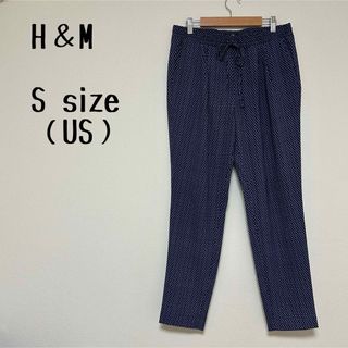 H&M - H&M クロップドパンツ 小さい柄模様 可愛い ネイビー M相当