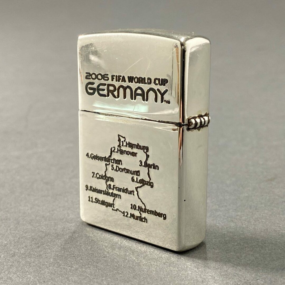 ZIPPO(ジッポー)の2d12 ZIPPO ジッポ USA製 2006 FIFA WORLD CUP ライター 2005年9月製 サッカー W杯 ワールドカップ GERMANY ドイツ 記念品 シルバー メンズのメンズ その他(その他)の商品写真