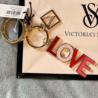 ヴィクトリアズシークレット(Victoria's Secret)のヴィクシー　LOVE バッグチャーム(チャーム)