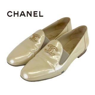 シャネル(CHANEL)のシャネル CHANEL ローファー 革靴 靴 シューズ パテント ベージュ ゴールド ココマーク オぺラシューズ フラットシューズ(ローファー/革靴)