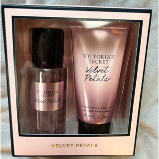 ヴィクトリアズシークレット(Victoria's Secret)のヴィクシー　VELVET PETALS ボディケアセット(ボディローション/ミルク)