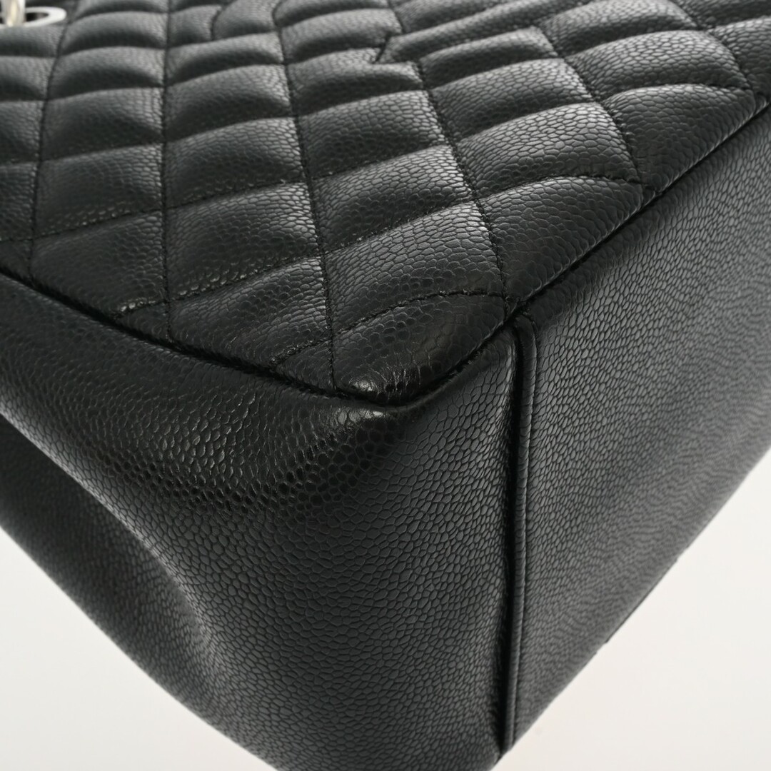 CHANEL(シャネル)の中古 シャネル CHANEL A50995 15番台 レディース トートバッグ マトラッセ ブラック /シルバー金具 キャビアスキン レディースのバッグ(トートバッグ)の商品写真