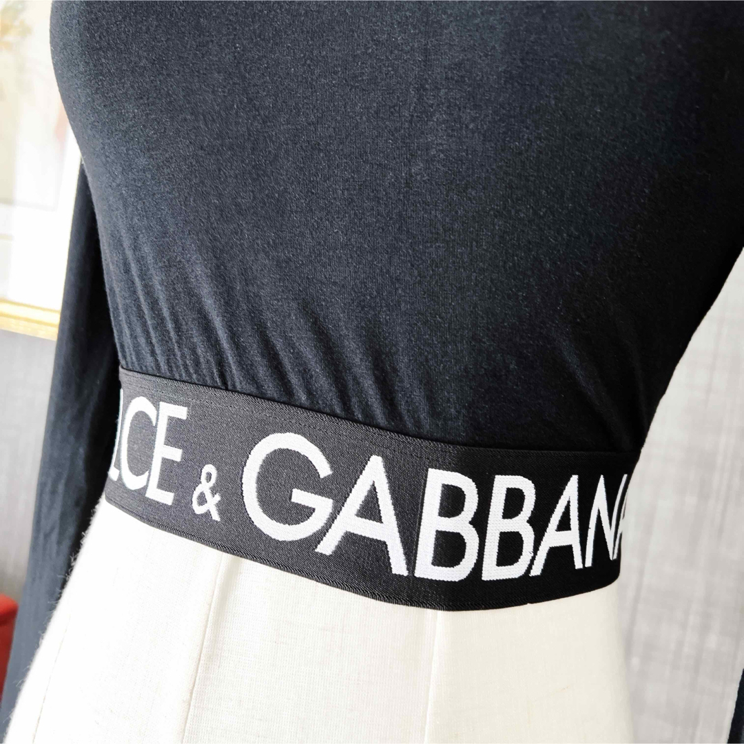 DOLCE&GABBANA(ドルチェアンドガッバーナ)の美品　DOLCE&GABBANAドルガバ  ロゴテープ　トップス　シャツ レディースのトップス(シャツ/ブラウス(長袖/七分))の商品写真