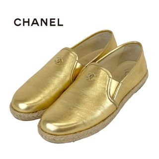 シャネル(CHANEL)のシャネル CHANEL フラットシューズ スリッポン 靴 シューズ レザー ゴールド エスパドリーユ ココマーク(スリッポン/モカシン)