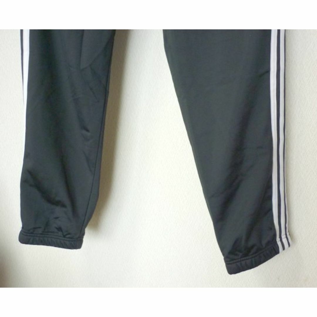 adidas(アディダス)の新品(XO)(2XL)アディダス 黒ジャージ上下セット スポーツ/アウトドアのトレーニング/エクササイズ(その他)の商品写真