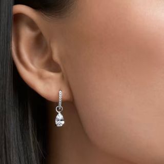 スワロフスキー(SWAROVSKI)のスワロフスキー　ピアス　新品(ピアス)