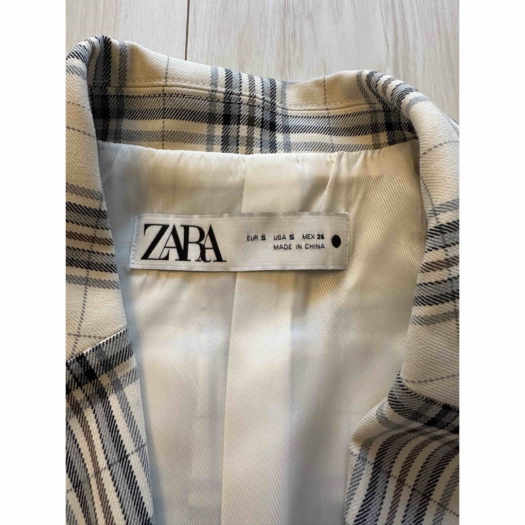 ZARA(ザラ)のZARA クロップドチェック柄ブレザー レディースのジャケット/アウター(テーラードジャケット)の商品写真