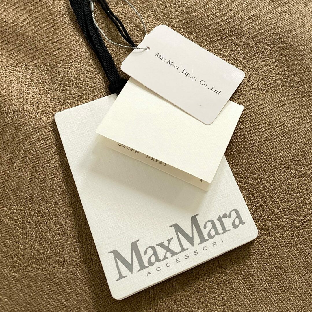 Max Mara(マックスマーラ)のd12-1 《美品》 イタリア製 定価￥95,700 Max Mara マックスマーラ カシミヤ混 大判マフラー ショール ストール ベージュ  シルク混 レディース レディースのファッション小物(マフラー/ショール)の商品写真