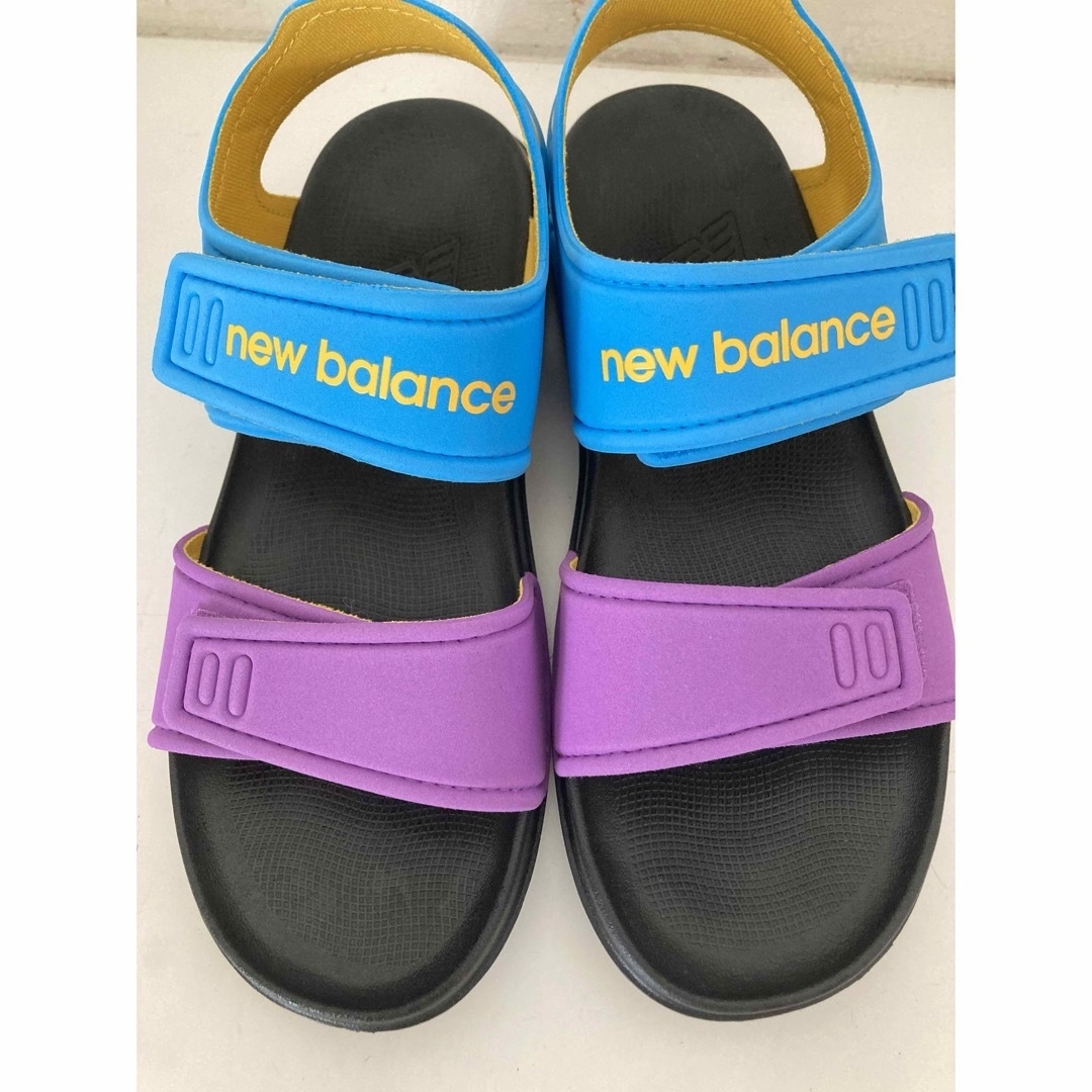 New Balance(ニューバランス)の新品未使用 ニューバランス ストラップ サンダル 21cm キッズ/ベビー/マタニティのキッズ靴/シューズ(15cm~)(サンダル)の商品写真