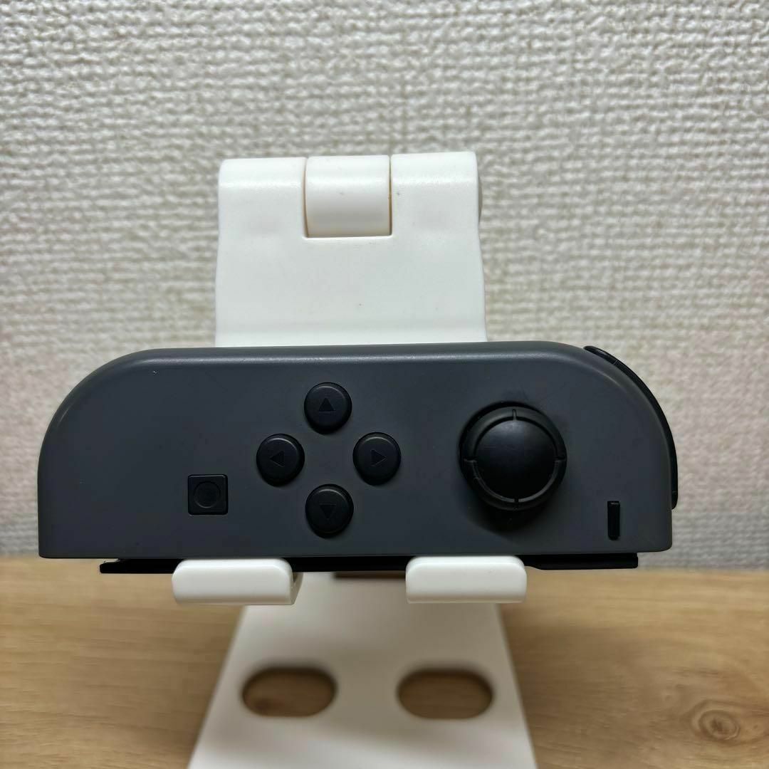 【比較的美品】JOY-CON (L) グレージョイコン左 エンタメ/ホビーのゲームソフト/ゲーム機本体(家庭用ゲーム機本体)の商品写真