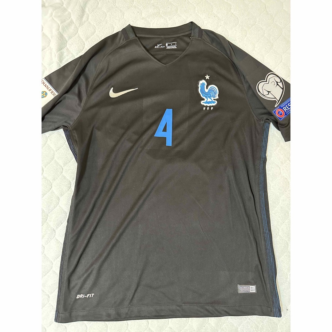 【新品】フランス代表_ヴァラン#4_2018AWAY_サイズL スポーツ/アウトドアのサッカー/フットサル(ウェア)の商品写真