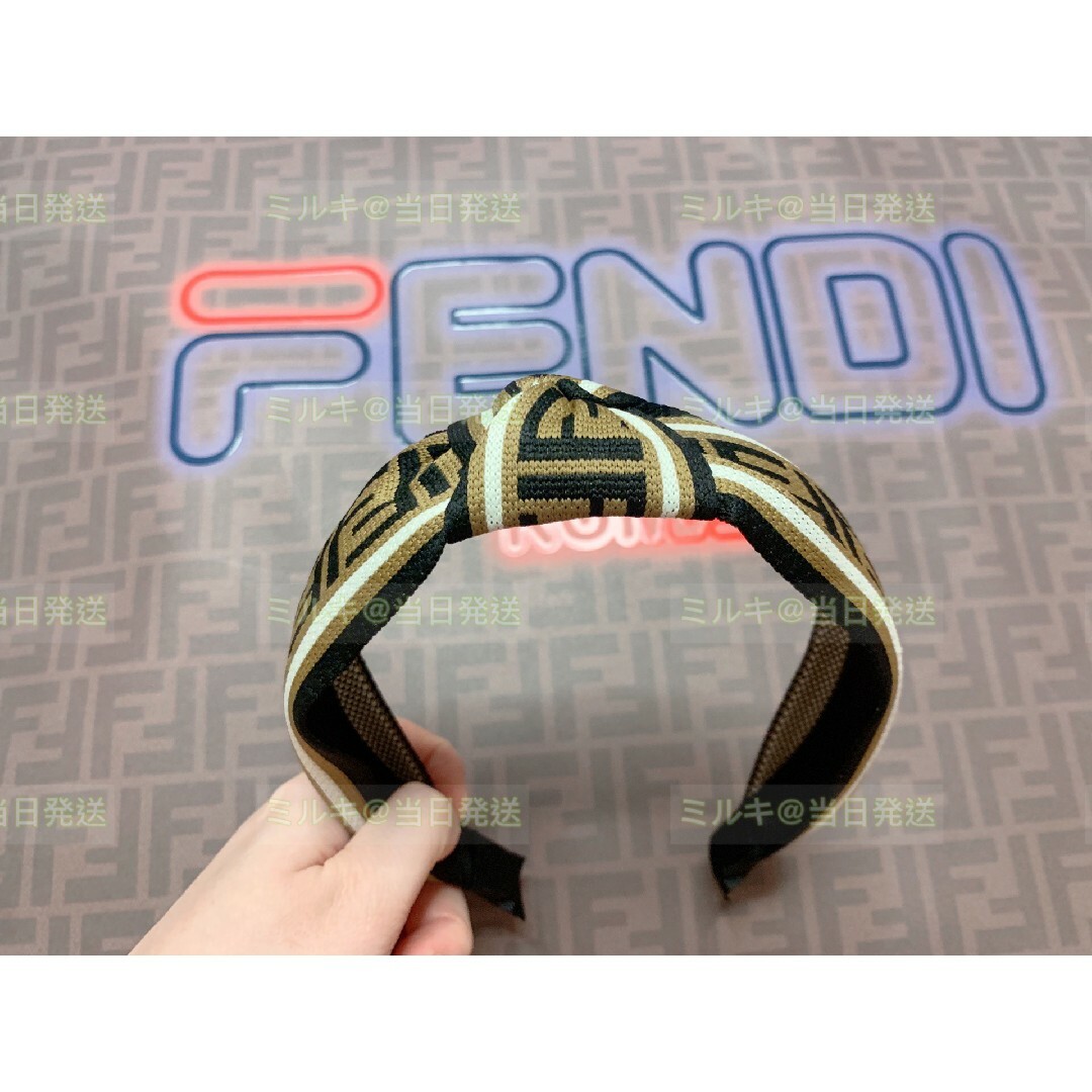 FENDI(フェンディ)の一点物! FENDI フェンディ  カチューシャ　ブラウン レディースのヘアアクセサリー(カチューシャ)の商品写真