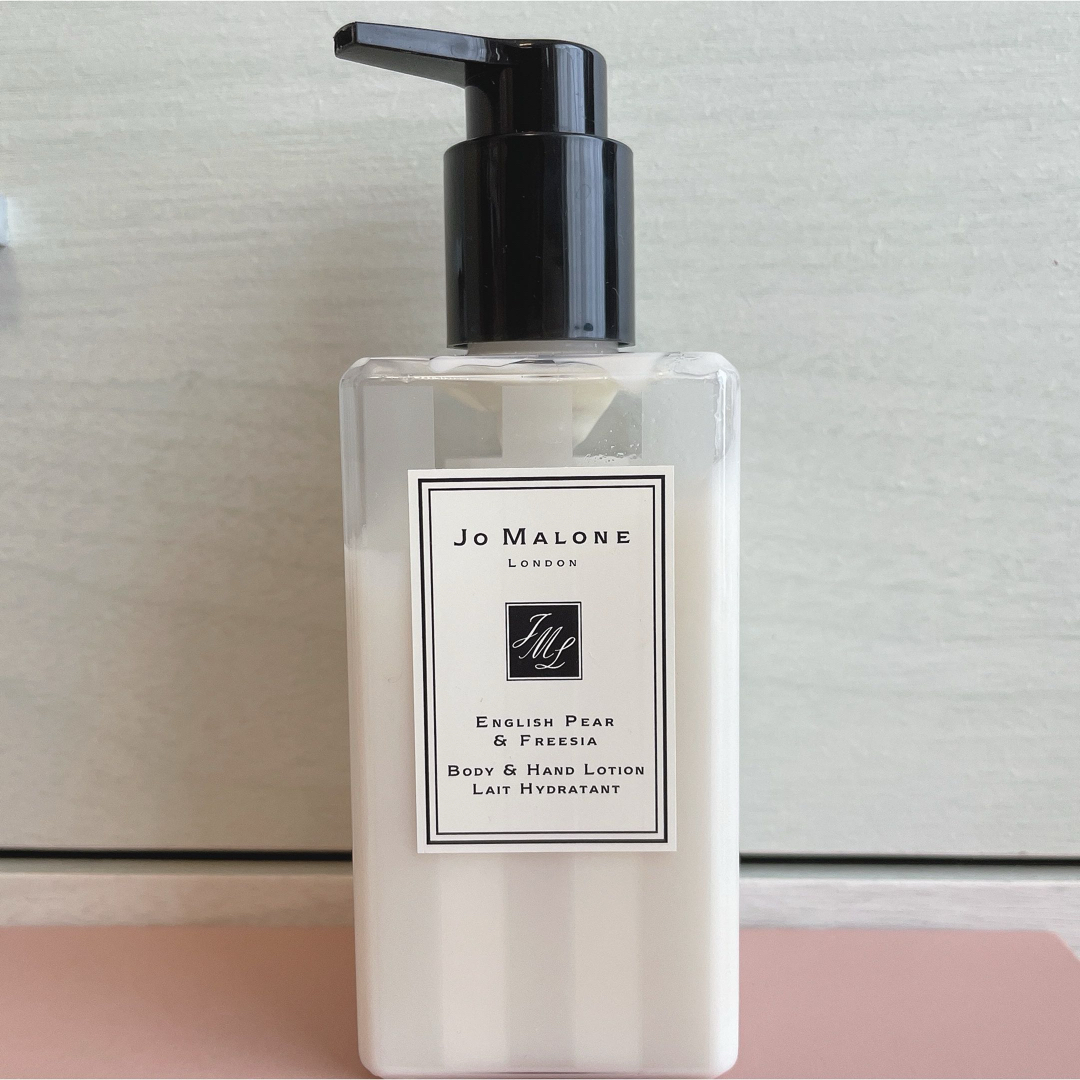 Jo Malone(ジョーマローン)のジョーマローンロンドン イングリッシュペアー＆フリージア ボディハンドローション コスメ/美容のボディケア(ボディローション/ミルク)の商品写真