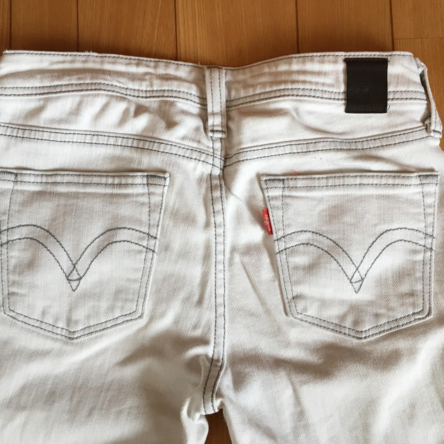 Levi's(リーバイス)のリーバイス ホワイトデニム レディースのパンツ(デニム/ジーンズ)の商品写真