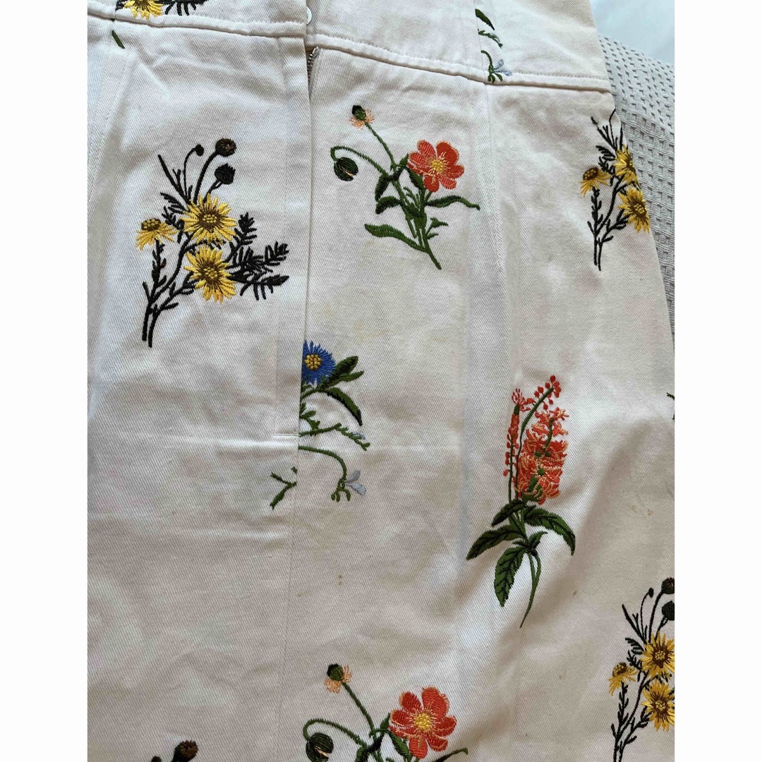 TOMORROWLAND(トゥモローランド)のMACAPHEE 花柄 刺繍スカート レディースのスカート(ロングスカート)の商品写真