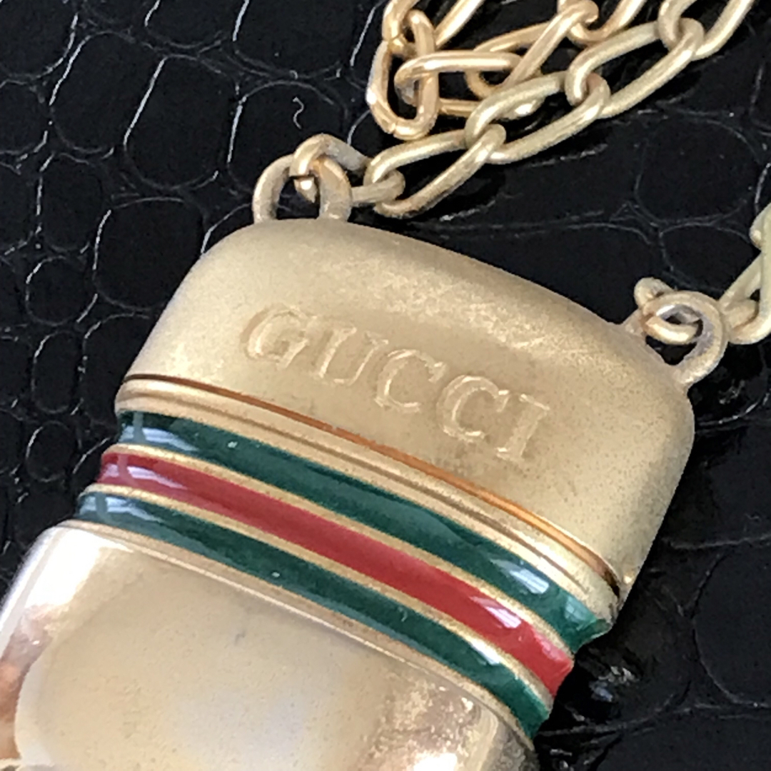 Gucci(グッチ)のグッチ ヴィンテージ オールド シェリーライン　ロゴ ピルケース ネックレス レディースのアクセサリー(ネックレス)の商品写真