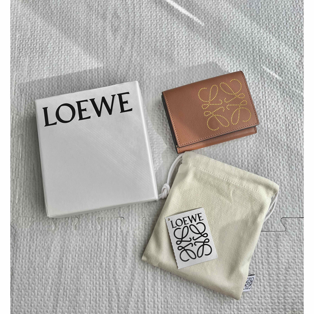 LOEWE(ロエベ)のLOEWE ロエベ ブランド トライフォールド 3つ折り財布  レディースのファッション小物(財布)の商品写真