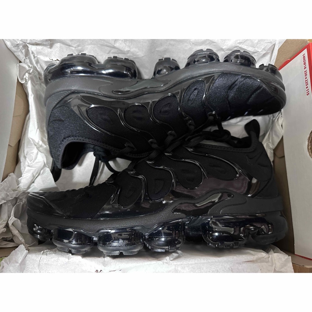 NIKE(ナイキ)のNIKE AIR VAPORMAX PLUS BLACK メンズの靴/シューズ(スニーカー)の商品写真