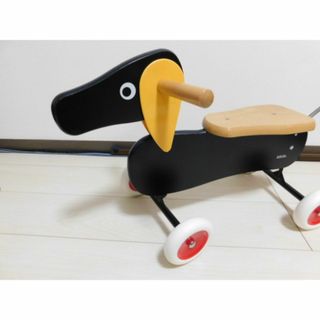 ブリオ(BRIO)のブリオ　ライドオンダッチー　 スウェーデンの幼児用乗用玩具(手押し車/カタカタ)