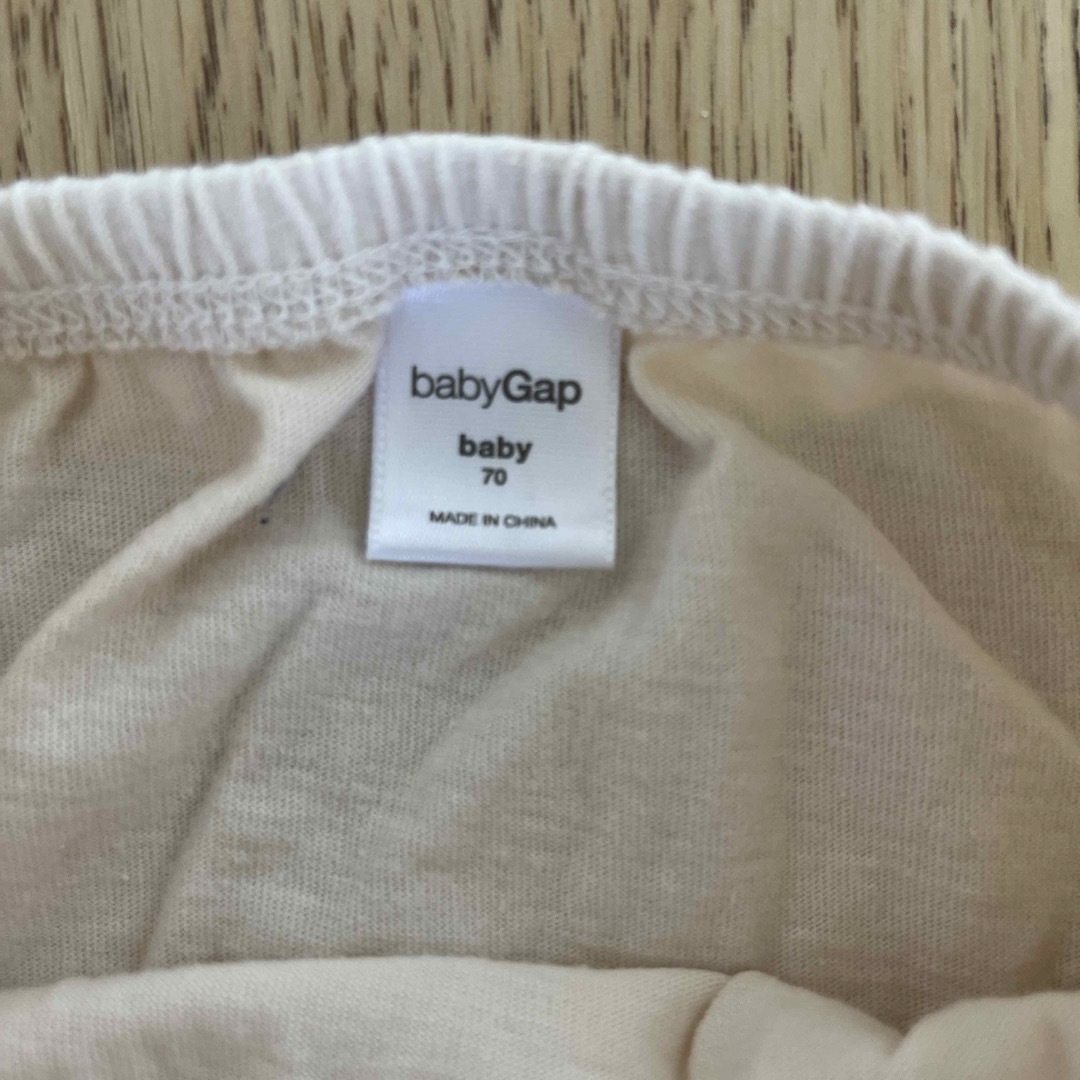 babyGAP(ベビーギャップ)の70cm baby GAP ベビーギャップ　カバーパンツ　ブルマ　ベージュ キッズ/ベビー/マタニティのベビー服(~85cm)(パンツ)の商品写真