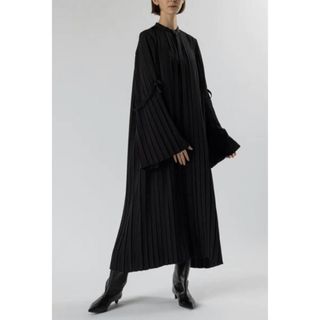 HYKE - HYKE 23FW TAFFETA PLEATED DRESSプリーツワンピース