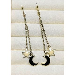 月と星のピアス　 ゴールド チェーンピアス アクセサリー(ピアス)