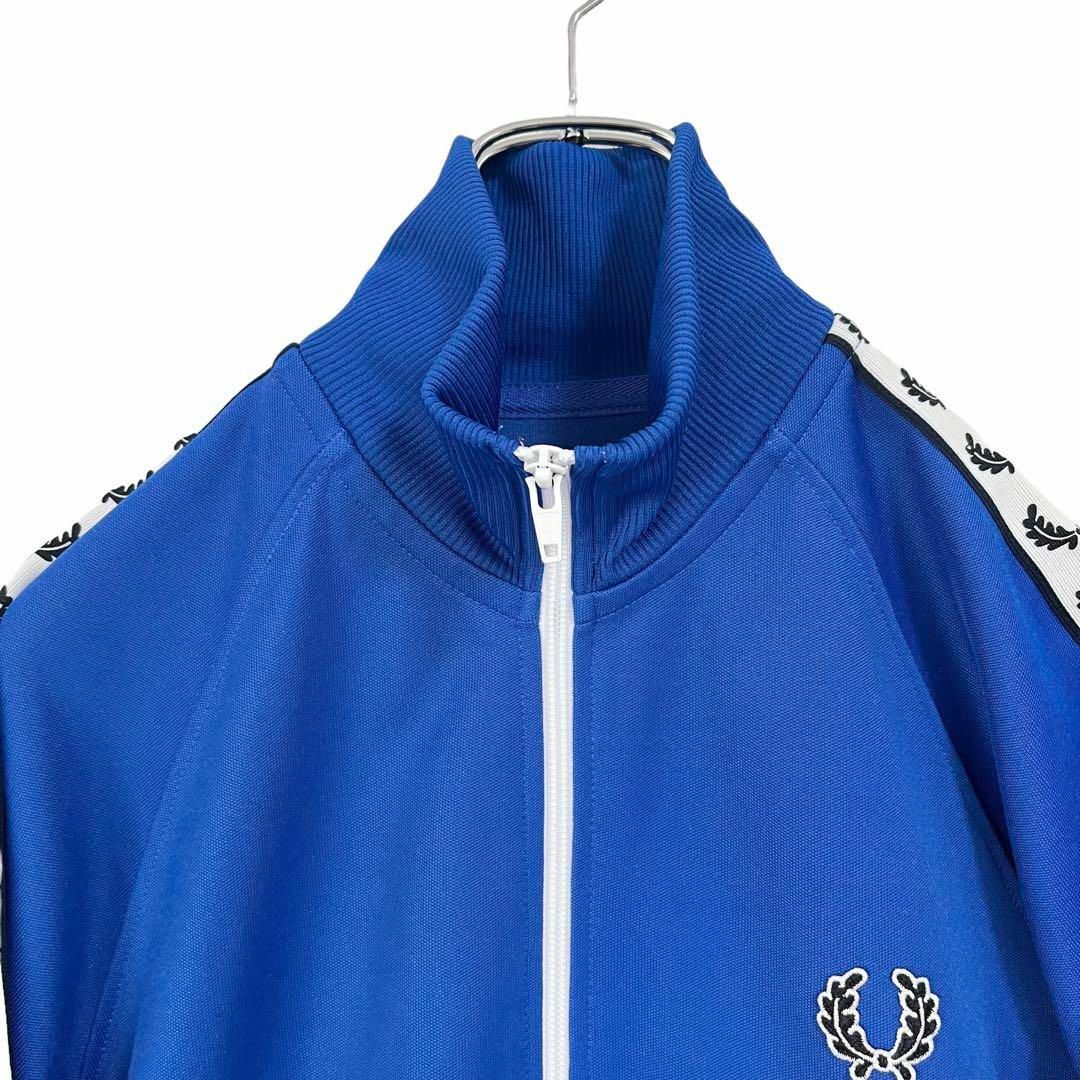 FRED PERRY(フレッドペリー)の4400 美品 フレッドペリー トラックジャケット テープロゴ BLU S～ メンズのトップス(ジャージ)の商品写真