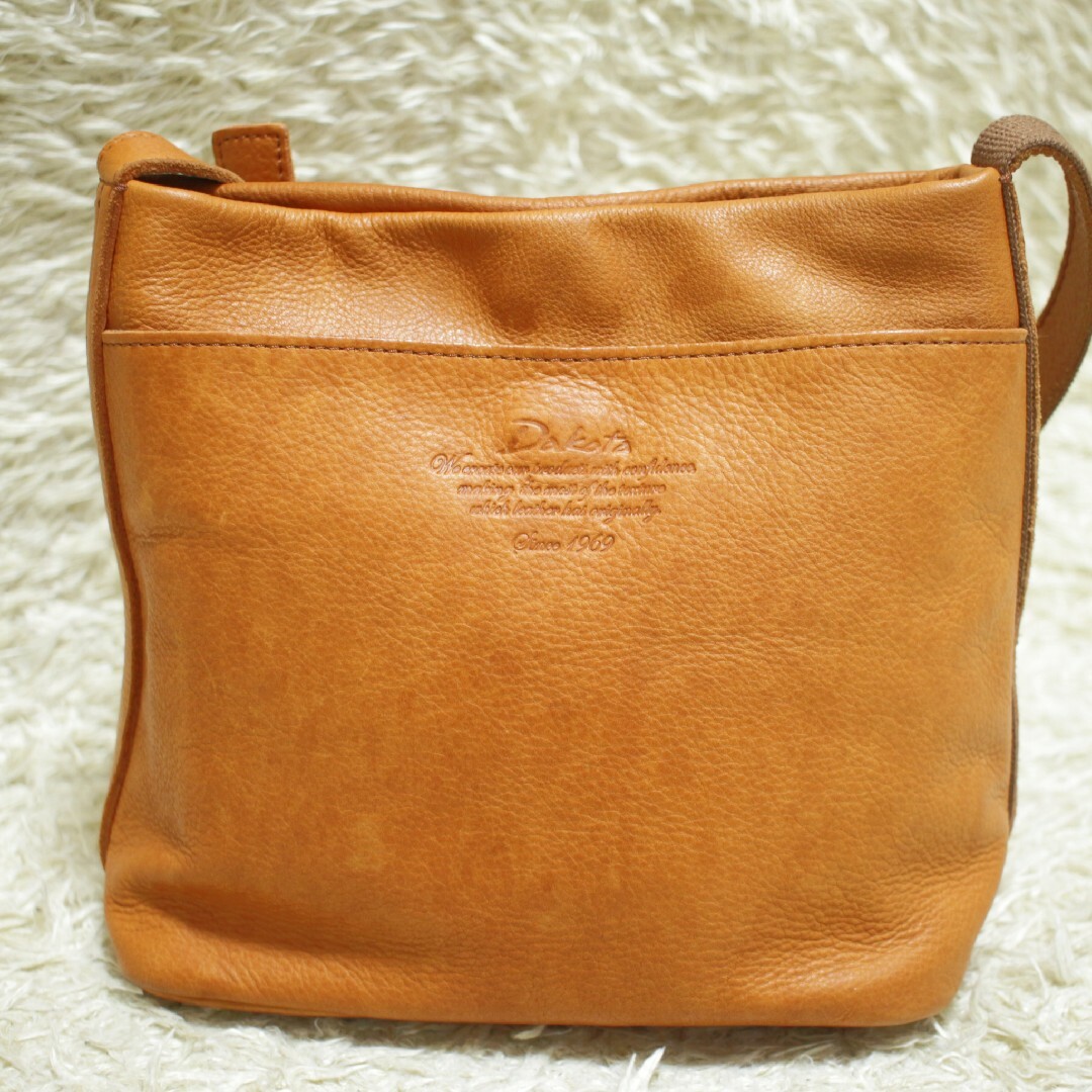 Dakota(ダコタ)のDakota Shoulder Bag Embossed Camel レディースのバッグ(ショルダーバッグ)の商品写真