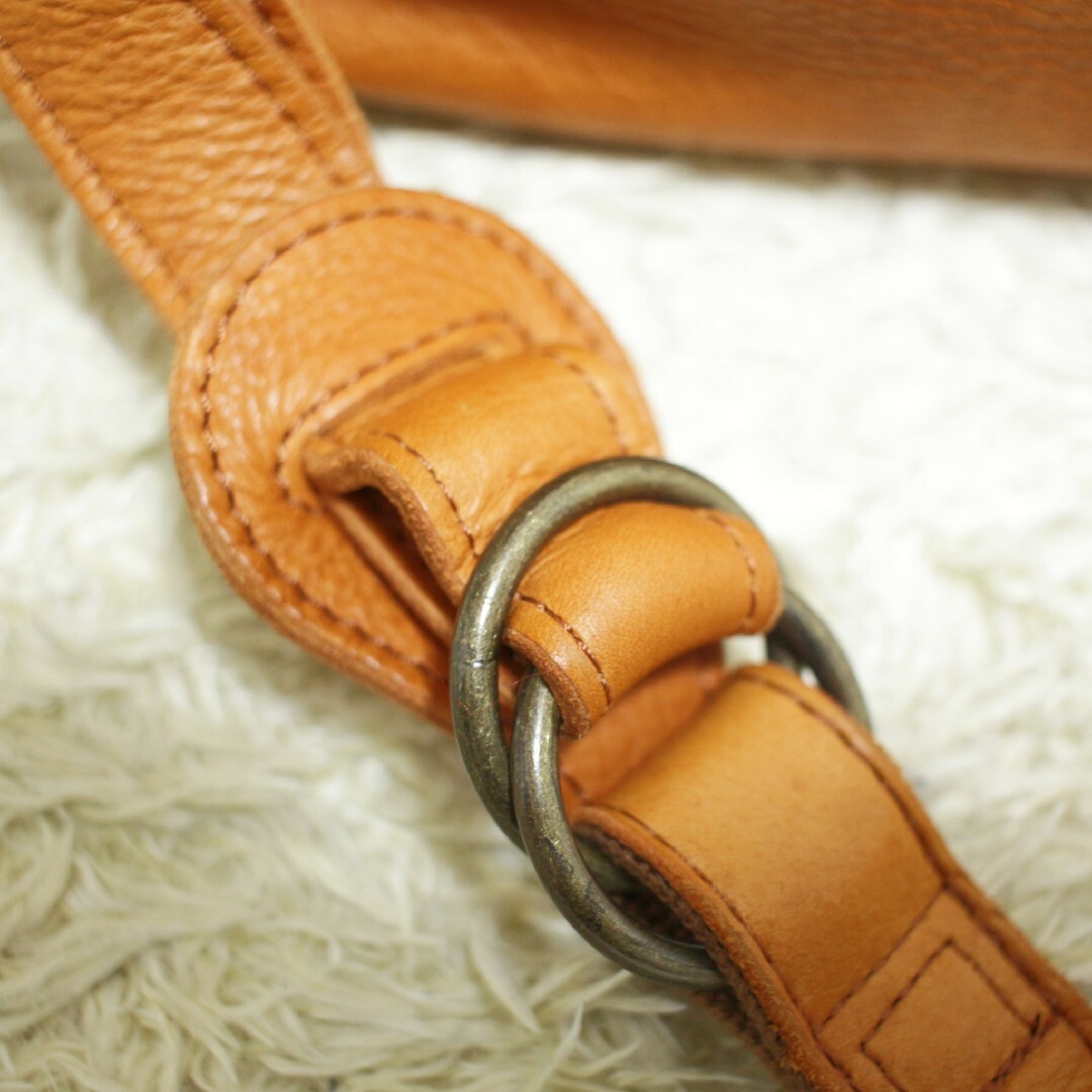 Dakota(ダコタ)のDakota Shoulder Bag Embossed Camel レディースのバッグ(ショルダーバッグ)の商品写真