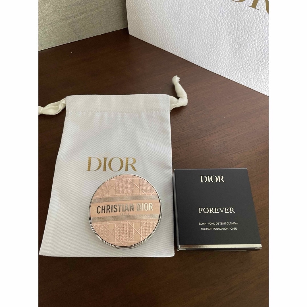 Dior(ディオール)の新品未使用！ディオール　クッション　ケース　カナージュ　ピンク　限定品　ファンデ コスメ/美容のベースメイク/化粧品(ファンデーション)の商品写真